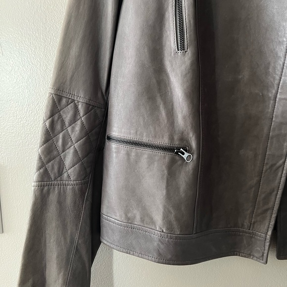 Vince NWT Gray Leather Biker Jacket with Quilted Sleeve Detail - size M - Picture 7 of 16